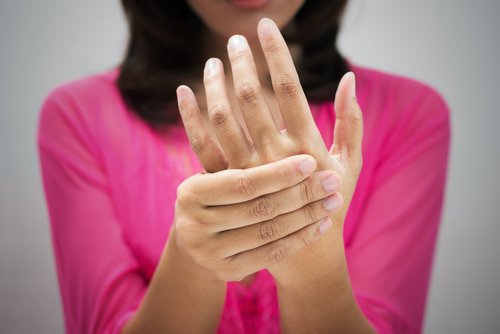 schmerz-an-der-hand-schlaganfall