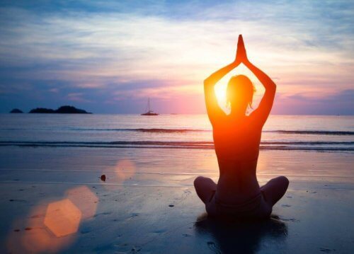 Frau macht Yoga