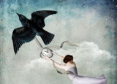 frau-mit-vogel-denkt-an-altern