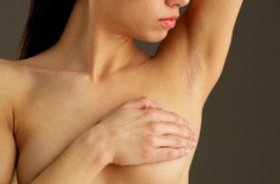 Reinigung der Achselhöhlen zur Vorsorge gegen Brustkrebs