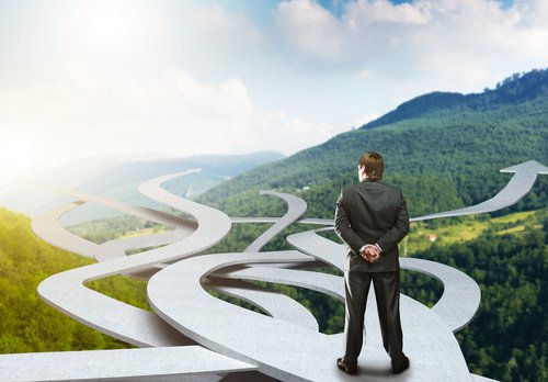 mann-muss-entscheidung-treffen-frau