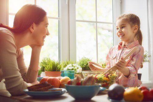 mutter-und-tochter-lachen-im-leben