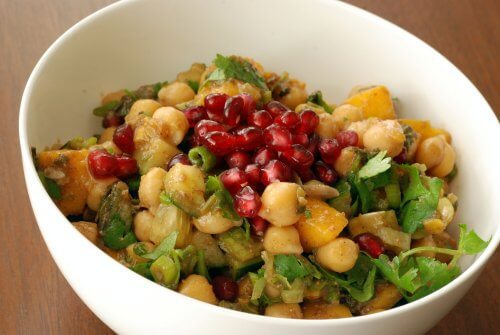 Salat mit Kichererbsen, Mango und Granatapfel: Profitiere auch du davon! Salat mit Kichererbsen, Mango und Granatapfel: Profitiere auch du davon!