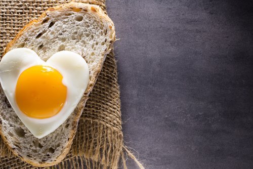 spiegelei auf brot