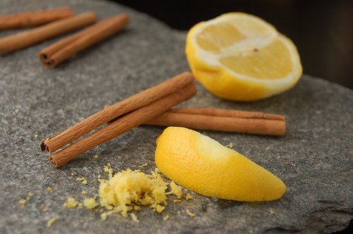 Zitrone und Zimt gegen Gelenkschmerzen