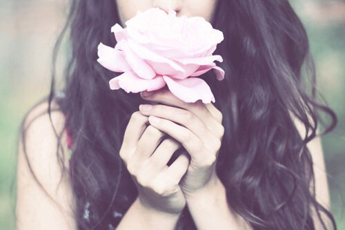Frau mit Rose Mensch