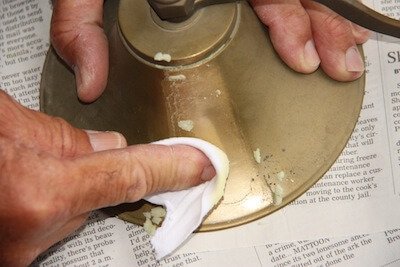 Metallgegenstände polieren Olivenöl