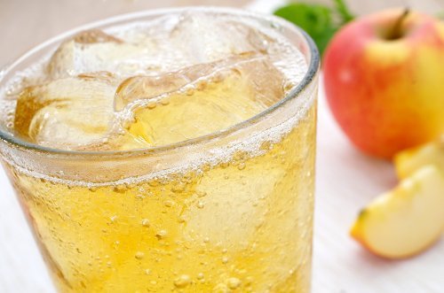getränk mit eiswürfel