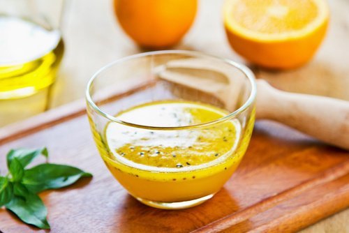 Mixgetränk mit Orange und Sesam gegen Arteriosklerose