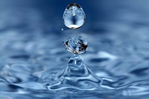 Was Wasser für dein Gehirn tun kann: Verbessert den Schlaf