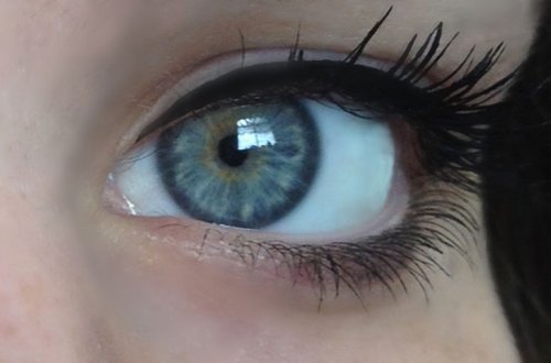 hellblaue-Augenfarbe