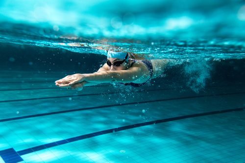Schwimmen gegen Flüssigkeitseinlagerungen