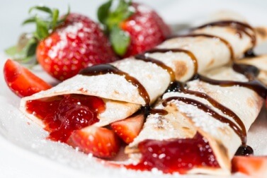 Pfannkuchen mit Erdbeeren