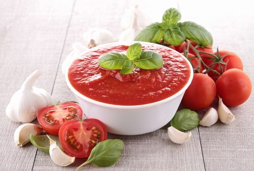 Tomatensauce mit Basilikum