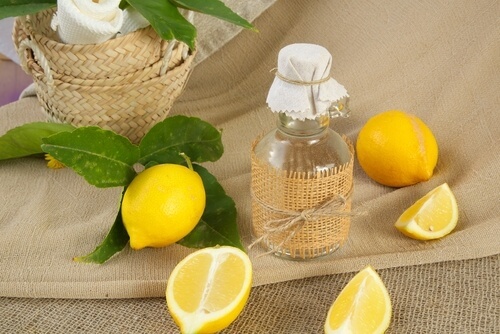 Zitrone mit Salz für weiße Wäsche