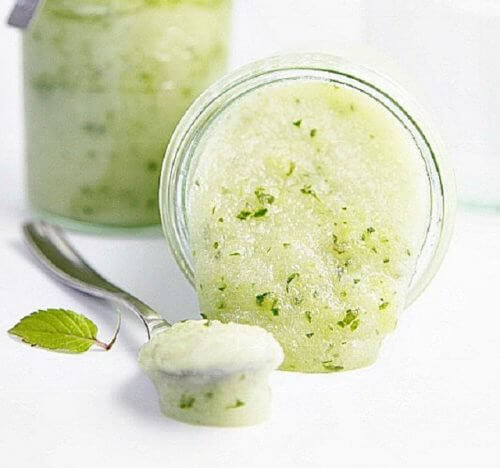 Peeling mit Gurke und Honig