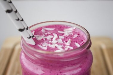Rezept: Smoothie aus Roter Bete, Kokos und Ingwer