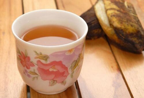 Tee mit Bananenschalen