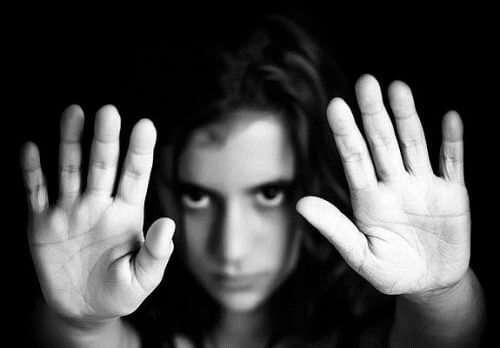 misshandelte Frauen sind immer in der Defensive