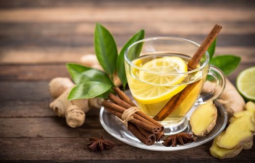 Hausgemachte Limonade aus Zimt und Orange