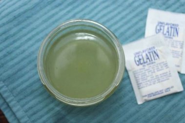 Maske aus Gelatine und Milch