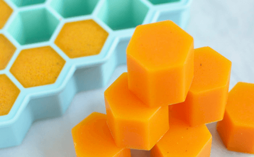 Gelatine mit Honig und Kurkuma herstellen