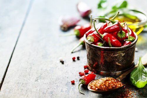 analer Juckreiz durch scharfe Nahrungsmittel wie Chili