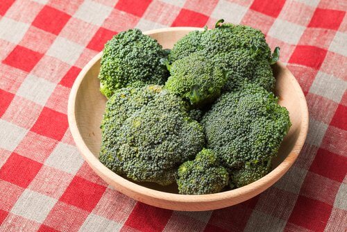 6 Gründe warum du regelmäßig Brokkoli essen solltest 6 Gründe warum du regelmäßig Brokkoli essen solltest