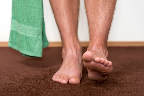 mit Handtuch abtrocknen