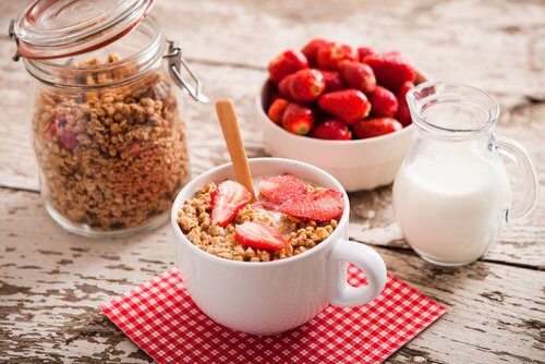 flacher Bauch: mit einem gesunden Frühstück kannst du dein Ziel erreichen