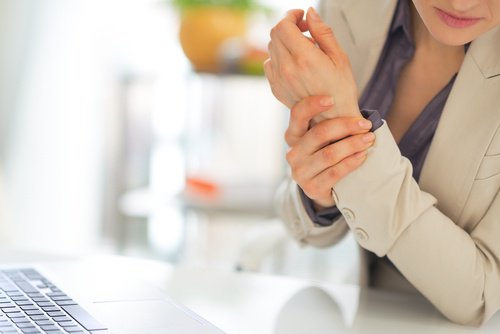 Anzeichen für Fibromyalgie: Gelenkschmerzen