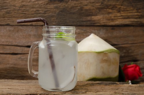 Getränke gegen Schlaflosigkeit: Kokoswasser
