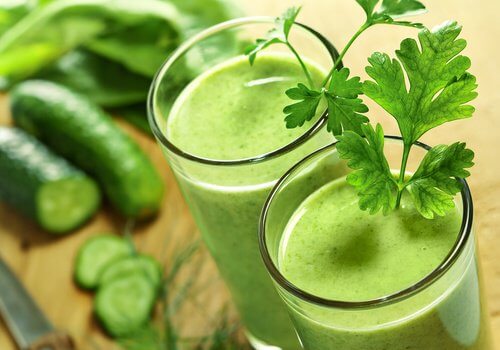 Mixgetränke zum Abnehmen: grüner Smoothie