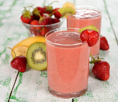 Mixgetränk mit Erdbeeren zum Frühstück