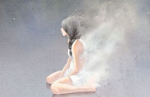 Toxische Beziehung: Frau kniet auf dem Boden und leidet