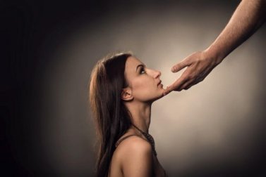 5 psychologische Eigenschaften unterwürfiger Menschen