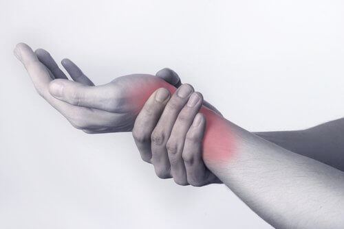 Gründe für Gelenkschmerzen: wiederholte Bewegungen mit den Händen
