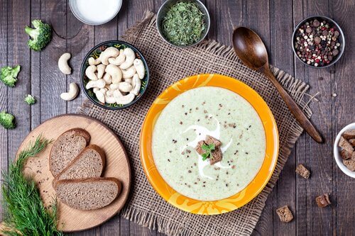Cremige Gemüsesuppe gegen chronische Schmerzen Cremige Gemüsesuppe gegen chronische Schmerzen