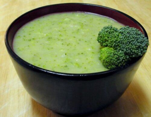 Eine Portion Gemüsesuppe gegen chronische Schmerzen.