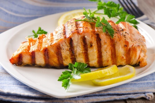 Lachs mit Zitrone aus dem Ofen
