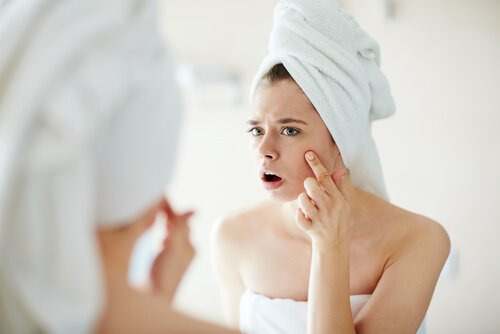 Gesichtsmaske mit Eiklar gegen Akne