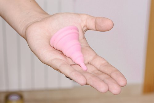 Wissenswertes über die Menstruationstasse: sie ist preiswert!