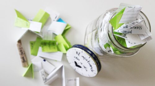 Glücksdose mit positiven Nachrichten