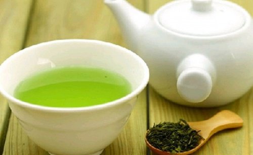 Grüner Tee als Naturmittel gegen Haarausfall 