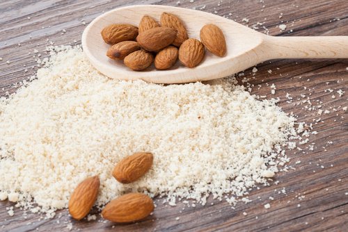 Behandlung von Pigmentflecken mit Mandelmehl und Kokosöl