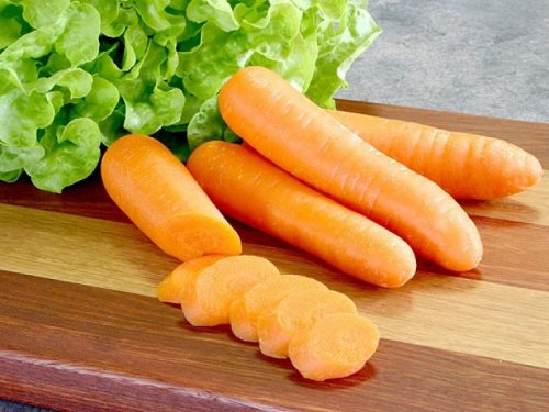 Karotten und Salat als Naturheilmittel gegen Gastritis