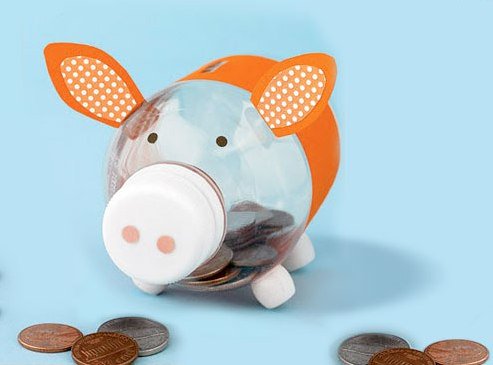 Plastikflaschen recyceln und damit ein Sparschwein herstellen