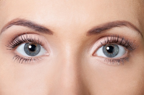 selbstgemachte Augencreme gegen Falten für schöne Augen