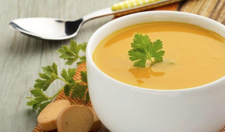 Abendessen zum Abnehmen: Beginne mit einer Suppe