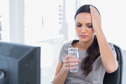 Zitronensaft mit Chia-Samen gegen Wassermangel